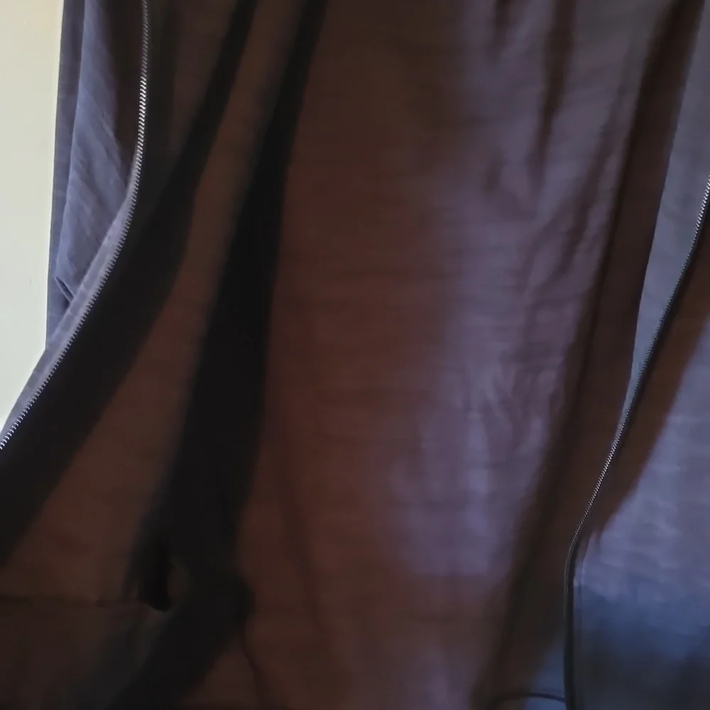 Men’s lululemon, like new. - Picture 7 of 10